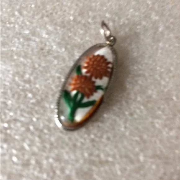 Sterling flower pendent - Picture 2 of 3